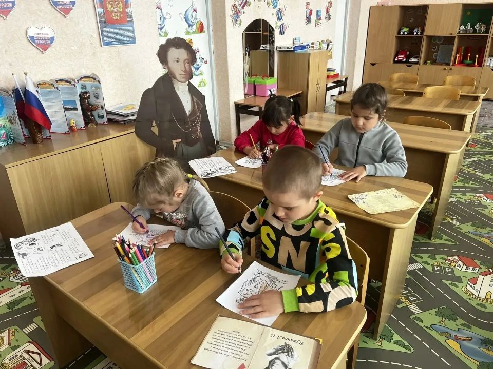 На базе Тавричанского детского сада «Ромашка» прошёл цикл мероприятий, посвящённых Пушкинскому фестивалю «Таврийская лира» На базе Тавричанского детского сада «Ромашка» прошёл цикл мероприятий, посвящённых Пушкинскому фестивалю «Таврийская лира»