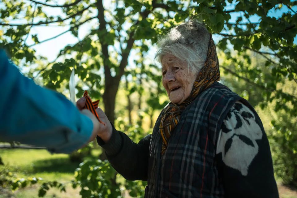 Жители Геническа присоединились к Международной акции «Георгиевская лента» Жители Геническа присоединились к Международной акции «Георгиевская лента»