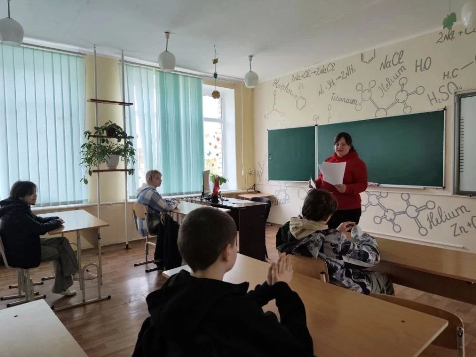 В Приморской школе прошёл урок по уходу за лесом от специалистов природного парка «Алешковские пески» В Приморской школе прошёл урок по уходу за лесом от специалистов природного парка «Алешковские пески»