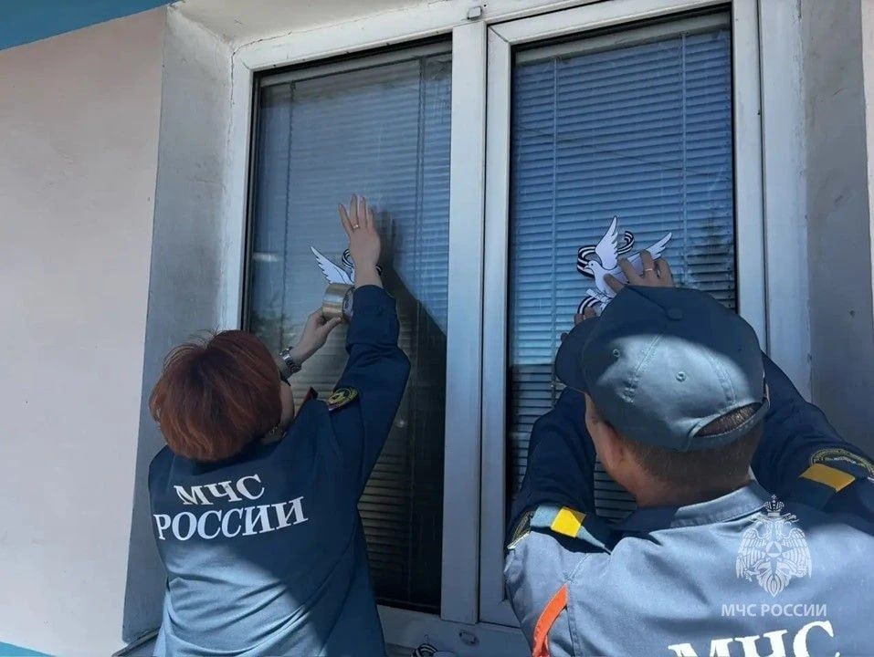 В преддверии 9 Мая сотрудники ГУ МЧС России по Херсонской области присоединились к акции «Окна Победы» В преддверии 9 Мая сотрудники ГУ МЧС России по Херсонской области присоединились к акции «Окна Победы»