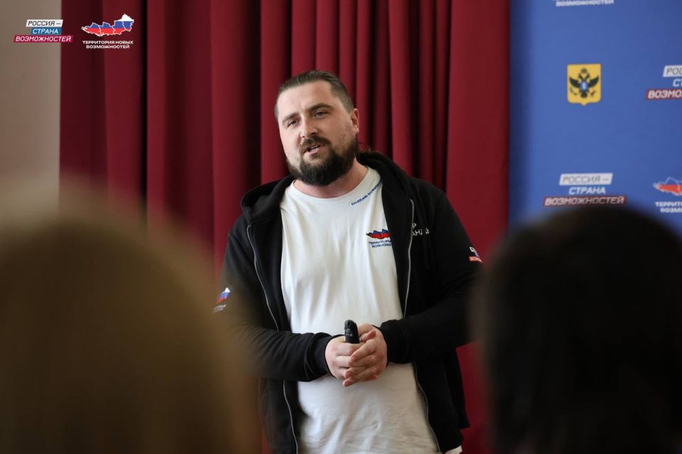 От конспектов к проектам: студенты Геническа выходят на новый уровень От конспектов к проектам: студенты Геническа выходят на новый уровень