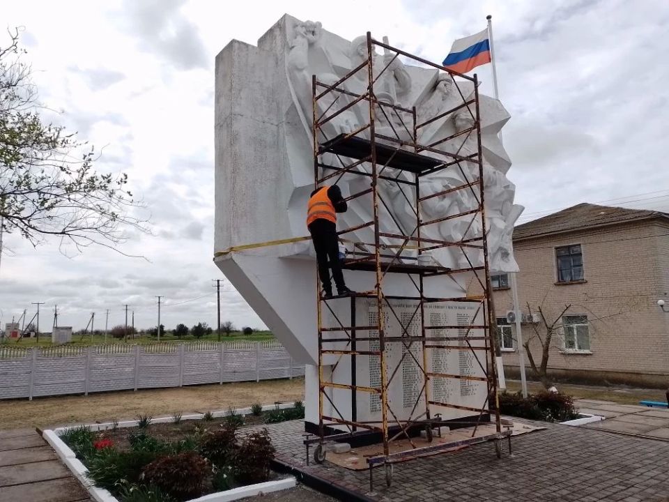 В селе Плавское началось обновление памятника, посвященного Великой Отечественной войне В селе Плавское началось обновление памятника, посвященного Великой Отечественной войне
