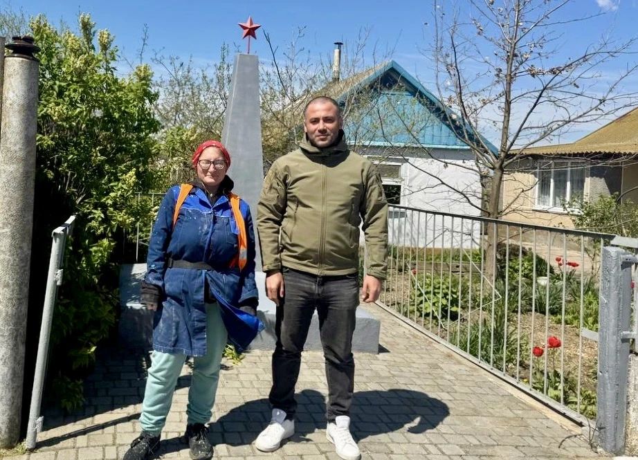 В Херсонской области продолжается работа по благоустройству мемориалов к 9 мая в рамках акции «Забота и уход» В Херсонской области продолжается работа по благоустройству мемориалов к 9 мая в рамках акции «Забота и уход»