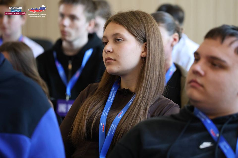 От конспектов к проектам: студенты Геническа выходят на новый уровень От конспектов к проектам: студенты Геническа выходят на новый уровень