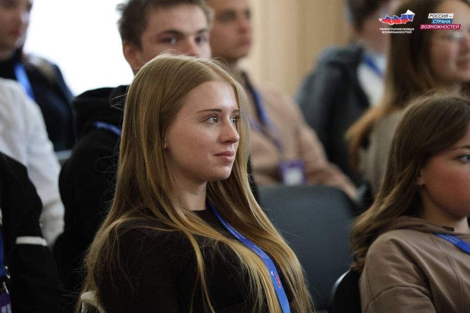 От конспектов к проектам: студенты Геническа выходят на новый уровень От конспектов к проектам: студенты Геническа выходят на новый уровень