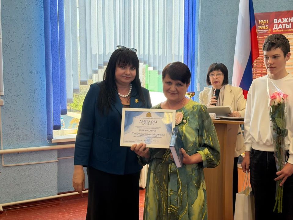 В Геническе наградили лучших педагогов и одаренных школьников Херсонской области В Геническе наградили лучших педагогов и одаренных школьников Херсонской области