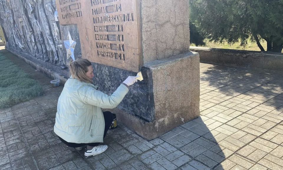 В Тавричанке прошёл субботник на территории памятников воинам, погибшим в годы Великой Отечественной войны В Тавричанке прошёл субботник на территории памятников воинам, погибшим в годы Великой Отечественной войны