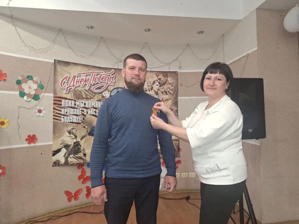 Память, объединяющая поколения: в Алексеевке прошла акция «Георгиевская ленточка» Память, объединяющая поколения: в Алексеевке прошла акция «Георгиевская ленточка»