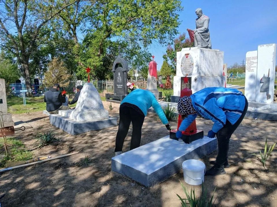 В Чернянке привели в порядок памятники и захоронения участников Великой Отечественной войны В Чернянке привели в порядок памятники и захоронения участников Великой Отечественной войны