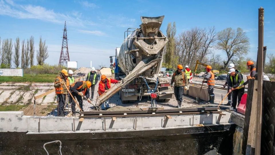 Марат Хуснуллин: с 2022 года в нормативное состояние приведено более 7,7 тыс км дорог новых регионов Марат Хуснуллин: с 2022 года в нормативное состояние приведено более 7,7 тыс км дорог новых регионов