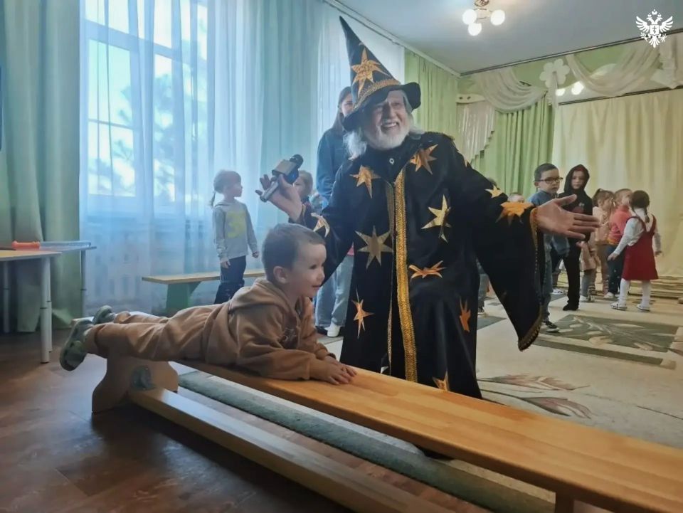 Детские сады Генического и Великолепетихского округов получили в подарок космическое шоу от волонтёров из Новороссийска Детские сады Генического и Великолепетихского округов получили в подарок космическое шоу от волонтёров из Новороссийска