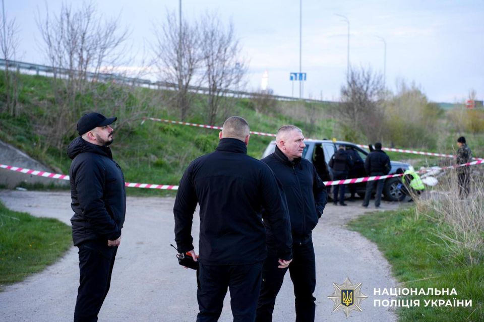 В селе Верба Ровенской области мужчина открыл огонь из автомата по сотрудникам ТЦК и полиции, ранив двух человек, сообщает полиция В селе Верба Ровенской области мужчина открыл огонь из автомата по сотрудникам ТЦК и полиции, ранив двух человек, сообщает полиция