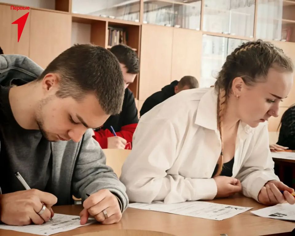 Первые Добропольской школы приняли участие в «Диктанте Победы» Первые Добропольской школы приняли участие в «Диктанте Победы»