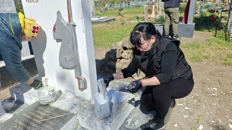 В Чернянке привели в порядок памятники и захоронения участников Великой Отечественной войны В Чернянке привели в порядок памятники и захоронения участников Великой Отечественной войны