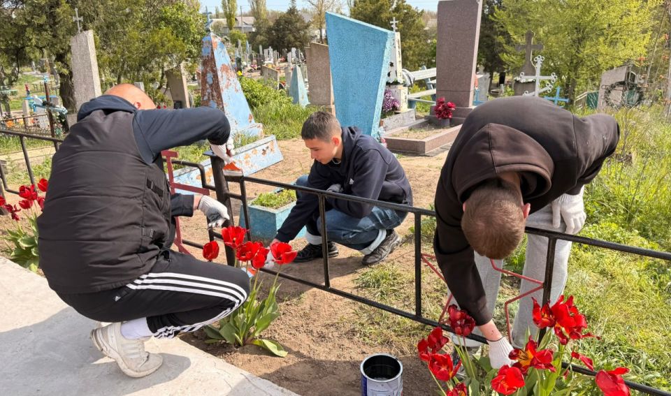 Студенты ХАУ и Скадовского аграрного колледжа приняли участие в Международном субботнике! Студенты ХАУ и Скадовского аграрного колледжа приняли участие в Международном субботнике!