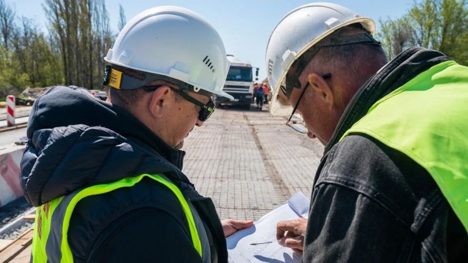 Марат Хуснуллин: с 2022 года в нормативное состояние приведено более 7,7 тыс км дорог новых регионов Марат Хуснуллин: с 2022 года в нормативное состояние приведено более 7,7 тыс км дорог новых регионов