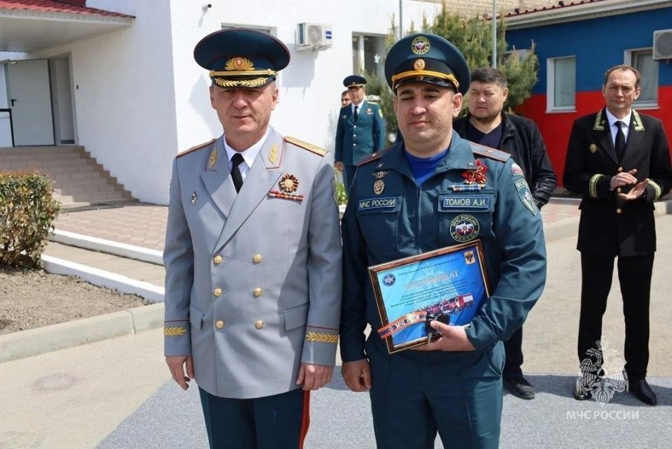 В Геническе открыли монумент в честь легендарной пожарной автоцистерны В Геническе открыли монумент в честь легендарной пожарной автоцистерны