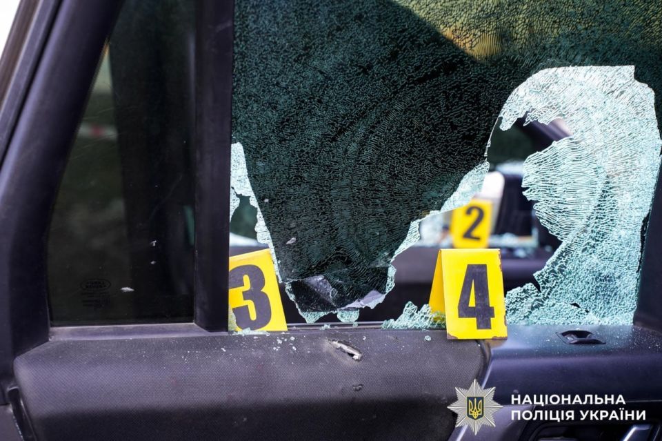 В селе Верба Ровенской области мужчина открыл огонь из автомата по сотрудникам ТЦК и полиции, ранив двух человек, сообщает полиция В селе Верба Ровенской области мужчина открыл огонь из автомата по сотрудникам ТЦК и полиции, ранив двух человек, сообщает полиция