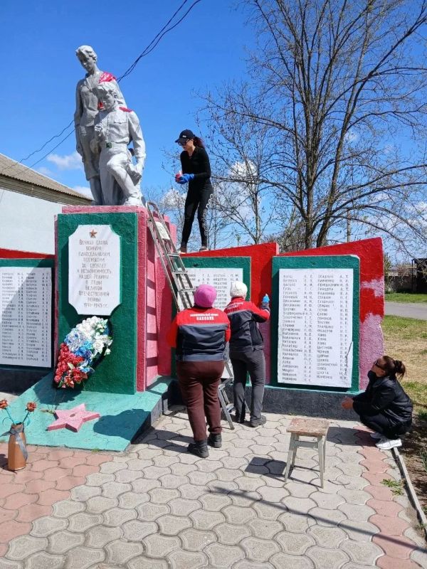 В Чернянке привели в порядок памятники и захоронения участников Великой Отечественной войны В Чернянке привели в порядок памятники и захоронения участников Великой Отечественной войны