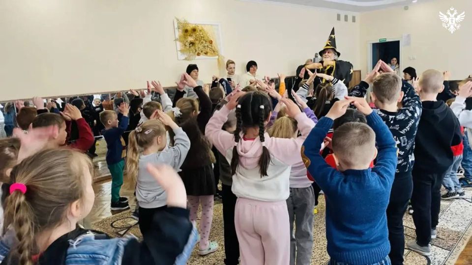Детские сады Генического и Великолепетихского округов получили в подарок космическое шоу от волонтёров из Новороссийска Детские сады Генического и Великолепетихского округов получили в подарок космическое шоу от волонтёров из Новороссийска