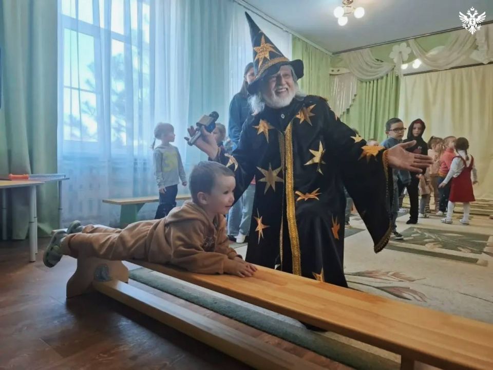 Детские сады Генического и Великолепетихского округов получили в подарок космическое шоу от волонтёров из Новороссийска Детские сады Генического и Великолепетихского округов получили в подарок космическое шоу от волонтёров из Новороссийска