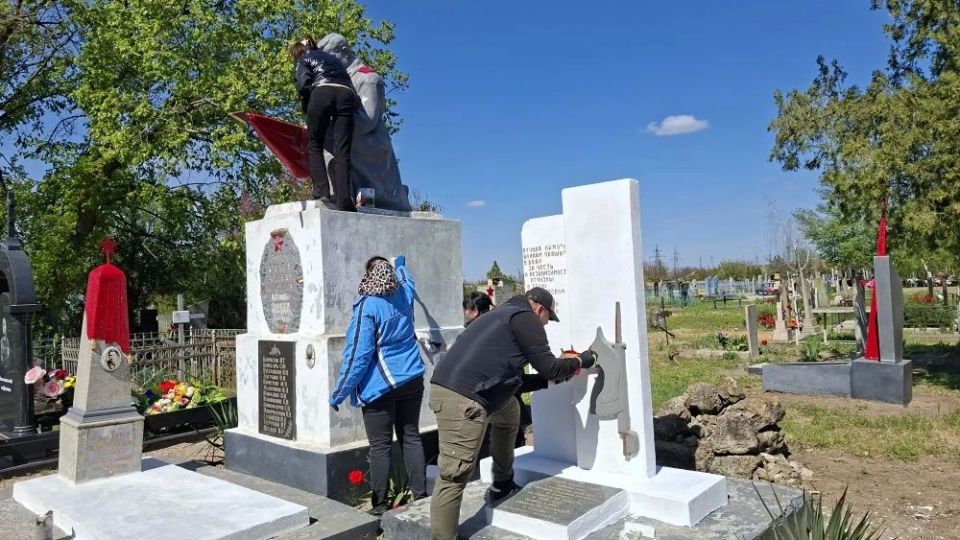 В Чернянке привели в порядок памятники и захоронения участников Великой Отечественной войны В Чернянке привели в порядок памятники и захоронения участников Великой Отечественной войны