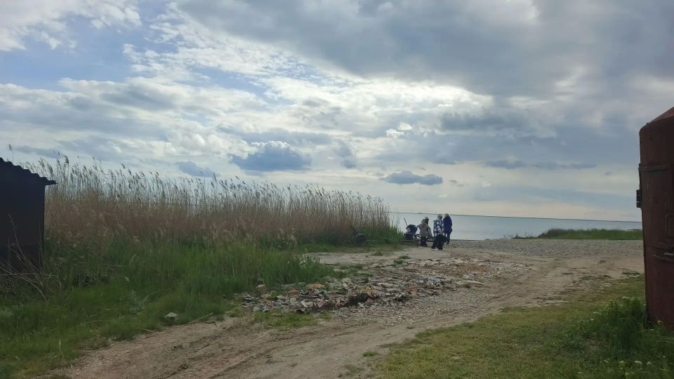 За чистоту берега Сиваша: субботник от коллектива Семихатского сельского клуба За чистоту берега Сиваша: субботник от коллектива Семихатского сельского клуба