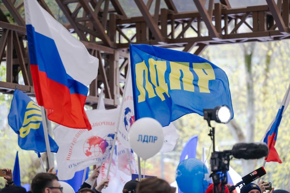 Первомай — День солидарности русских Первомай — День солидарности русских