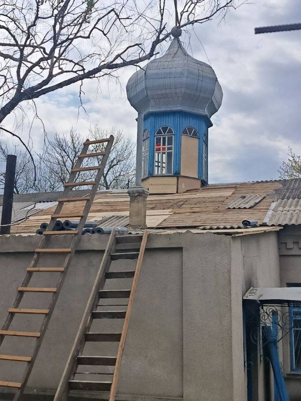 В храме Новотроицкого округа случился пожар, который повредил его как внутри так и снаружи В храме Новотроицкого округа случился пожар, который повредил его как внутри так и снаружи