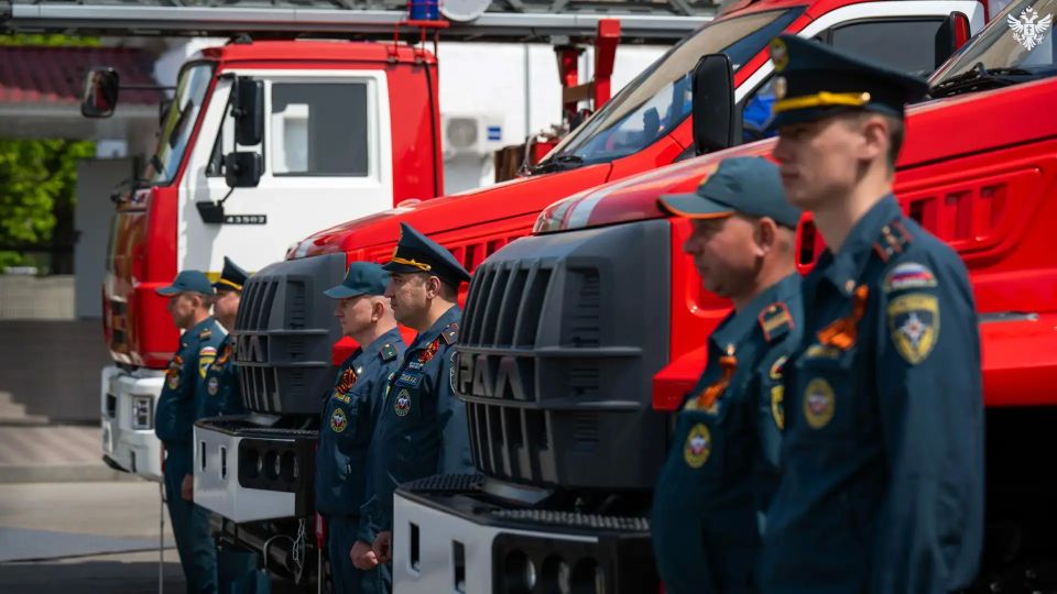 В Геническе установили монумент легендарной пожарной автоцистерны В Геническе установили монумент легендарной пожарной автоцистерны