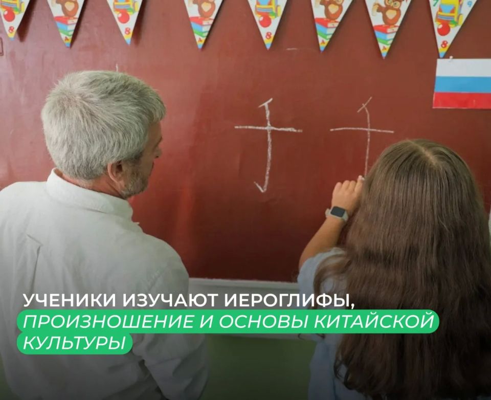 "Люди труда": учитель из Москвы преподает в сельской школе Херсонщины историю и китайский язык "Люди труда": учитель из Москвы преподает в сельской школе Херсонщины историю и китайский язык