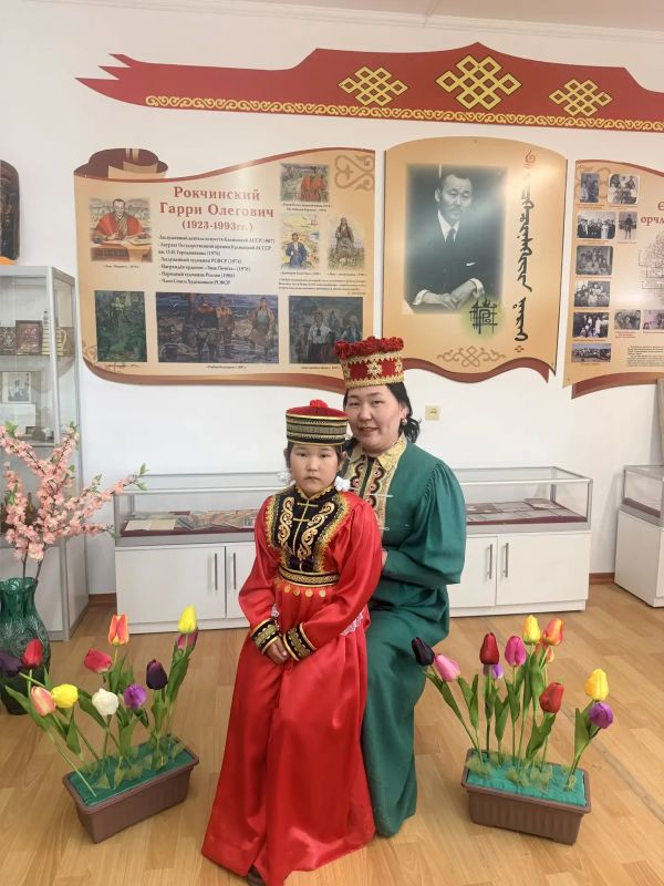 Семья Эрендженовых присоединилась к международному фотоконкурсу костюмов Семья Эрендженовых присоединилась к международному фотоконкурсу костюмов