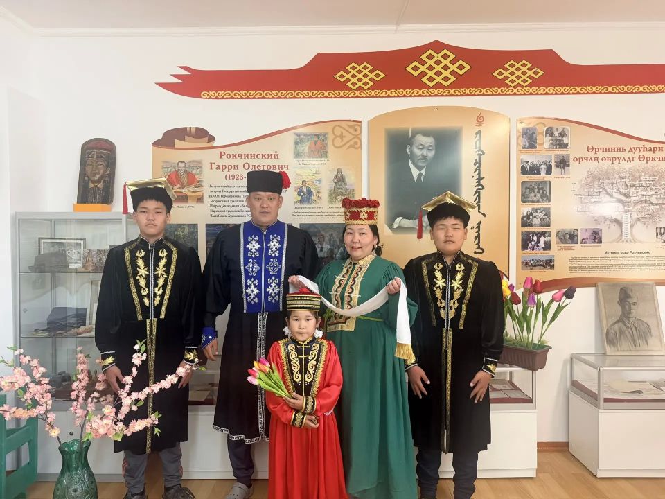 Семья Эрендженовых присоединилась к международному фотоконкурсу костюмов Семья Эрендженовых присоединилась к международному фотоконкурсу костюмов