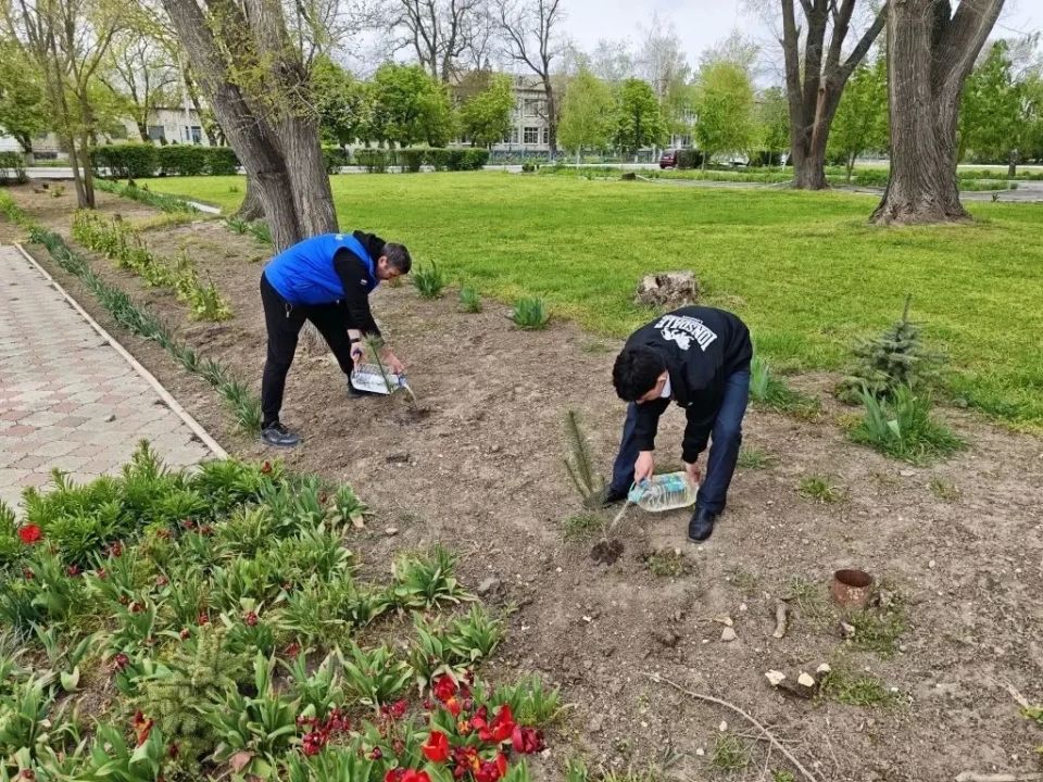 Трудовой десант в честь памяти героев Трудовой десант в честь памяти героев