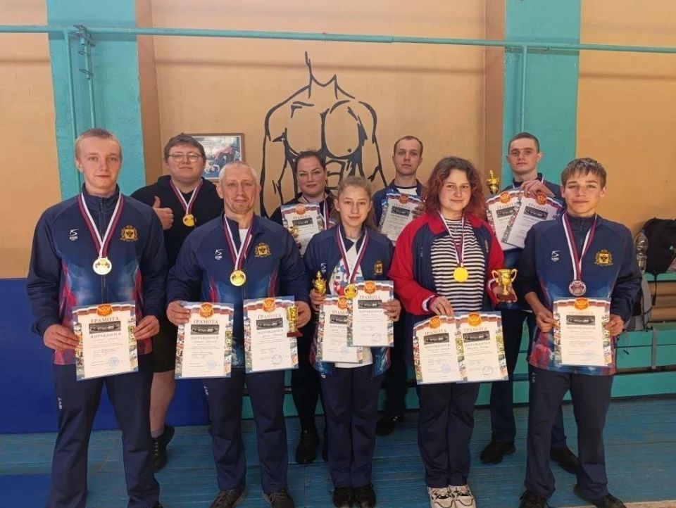 В преддверии Дня Победы воспитанники Херсонского центра физической культуры и спортивного досуга блестяще выступили на турнире по гиревому спорту В преддверии Дня Победы воспитанники Херсонского центра физической культуры и спортивного досуга блестяще выступили на турнире по гиревому спорту