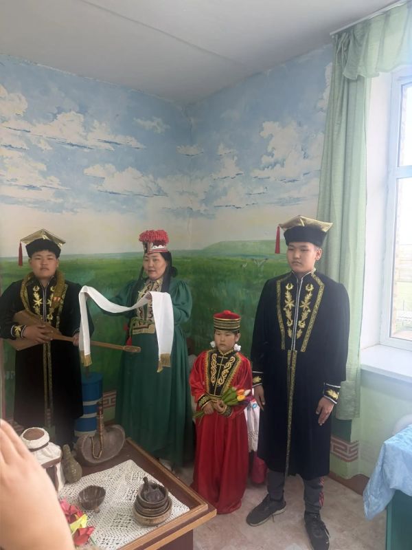 Александр Дудка: Семья Эрендженовых присоединилась к международному фотоконкурсу костюмов Александр Дудка: Семья Эрендженовых присоединилась к международному фотоконкурсу костюмов