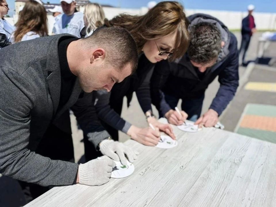 Министр культуры Херсонской области Артём Лагойский вместе с коллегами присоединился к международной акции "Сад памяти" Министр культуры Херсонской области Артём Лагойский вместе с коллегами присоединился к международной акции "Сад памяти"