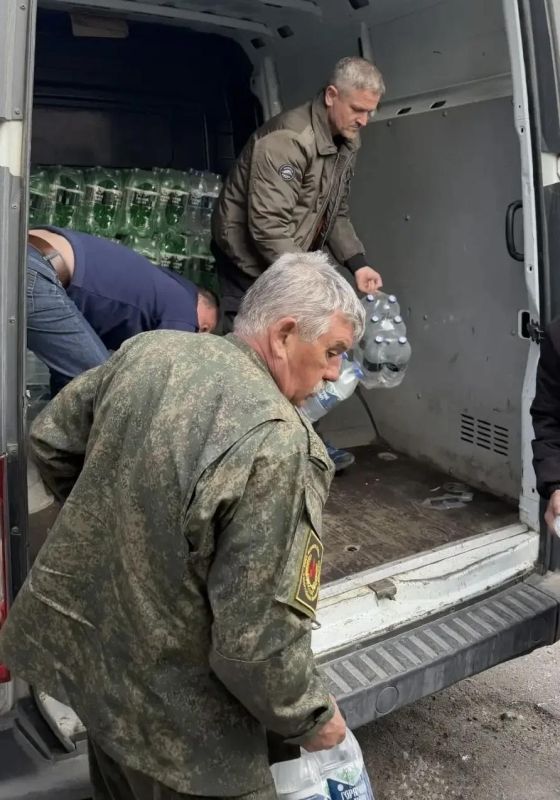 Кубанские волонтеры доставили гуманитарную помощь в Скадовск Кубанские волонтеры доставили гуманитарную помощь в Скадовск