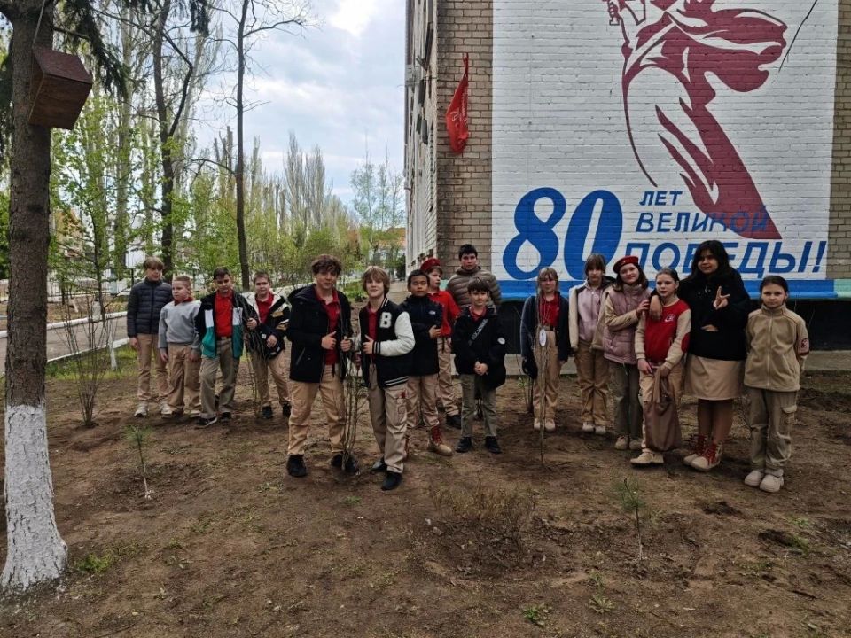 В школе №1 города Скадовска заложили «Сад памяти» в рамках Всероссийского субботника «Мы за чистоту» В школе №1 города Скадовска заложили «Сад памяти» в рамках Всероссийского субботника «Мы за чистоту»