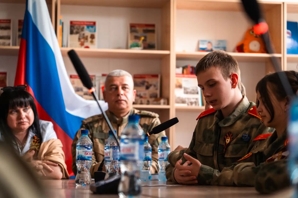 «Наследники Победы»: трогательный разговор о памяти с молодёжью Геническа «Наследники Победы»: трогательный разговор о памяти с молодёжью Геническа