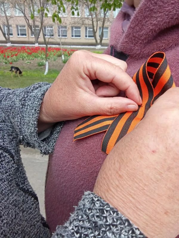 Мы помним, мы гордимся!. С 22 апреля по 9 мая проходит ежегодная Всероссийская акция "Георгиевская ленточка", посвящённая 81 годовщине Победы в Великой Отечественной войне Мы помним, мы гордимся!. С 22 апреля по 9 мая проходит ежегодная Всероссийская акция "Георгиевская ленточка", посвящённая 81 годовщине Победы в Великой Отечественной войне