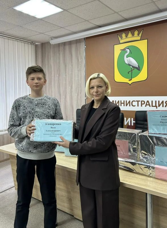 Волшебство на «Ёлке желаний»: вручила детям Чаплинского муниципального округа подарки от шеф-региона Рязанская область Волшебство на «Ёлке желаний»: вручила детям Чаплинского муниципального округа подарки от шеф-региона Рязанская область
