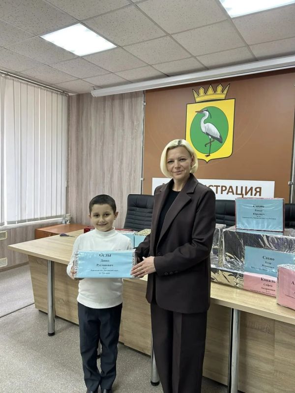 Волшебство на «Ёлке желаний»: вручила детям Чаплинского муниципального округа подарки от шеф-региона Рязанская область Волшебство на «Ёлке желаний»: вручила детям Чаплинского муниципального округа подарки от шеф-региона Рязанская область