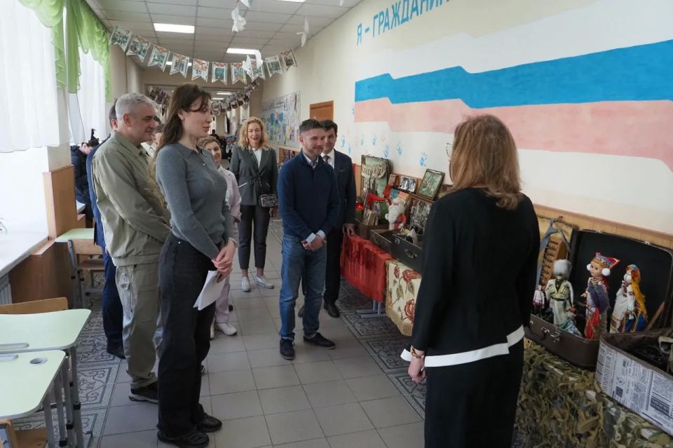 В Генической школе №1 стартовал проект "Ушаковские чтения" — совместная инициатива Правительства Республики Мордовия и Российского общества "Знание" В Генической школе №1 стартовал проект "Ушаковские чтения" — совместная инициатива Правительства Республики Мордовия и Российского общества "Знание"