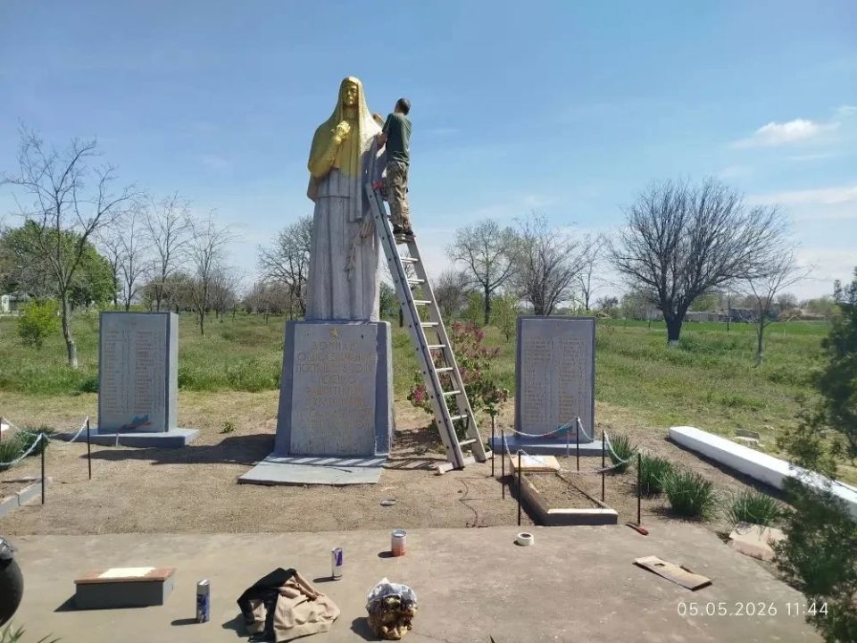 В селе Шотовка мемориал «Скорбящая Мать» снова выглядит достойно и ухоженно В селе Шотовка мемориал «Скорбящая Мать» снова выглядит достойно и ухоженно