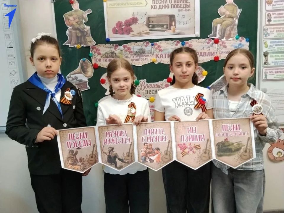 Первые познакомились с песнями военных лет Первые познакомились с песнями военных лет