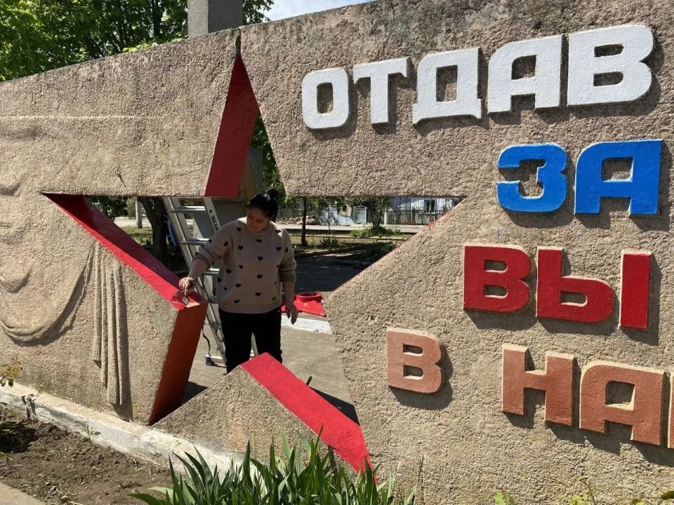 В селе Новокаменка прошел субботник по уборке территории и благоустройству памятников воинам, павшим в Великой Отечественной войне В селе Новокаменка прошел субботник по уборке территории и благоустройству памятников воинам, павшим в Великой Отечественной войне
