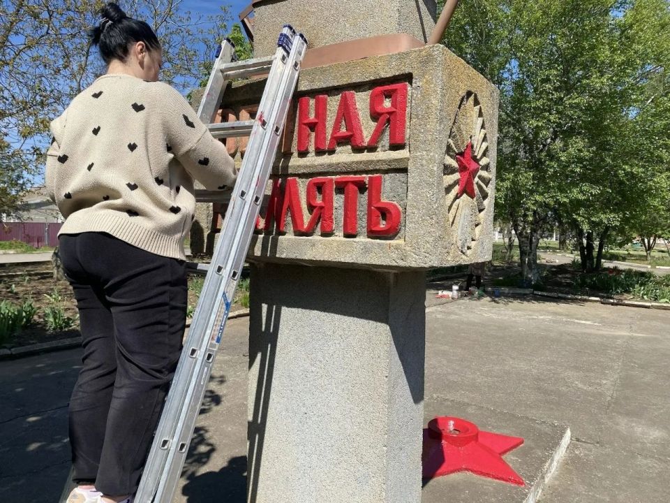 В селе Новокаменка прошел субботник по уборке территории и благоустройству памятников воинам, павшим в Великой Отечественной войне В селе Новокаменка прошел субботник по уборке территории и благоустройству памятников воинам, павшим в Великой Отечественной войне