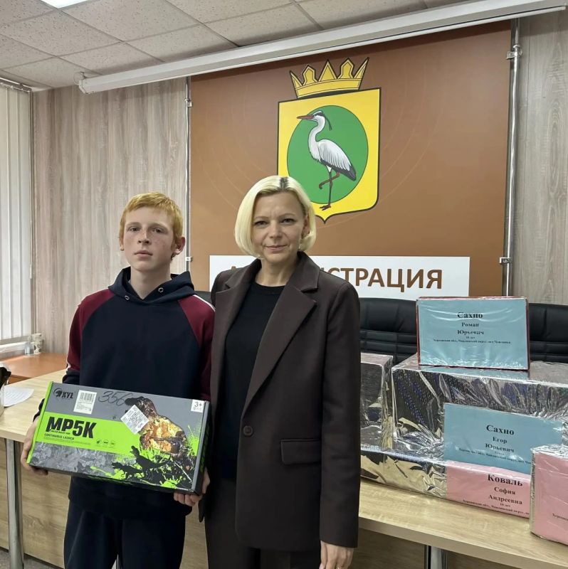 Волшебство на «Ёлке желаний»: вручила детям Чаплинского муниципального округа подарки от шеф-региона Рязанская область Волшебство на «Ёлке желаний»: вручила детям Чаплинского муниципального округа подарки от шеф-региона Рязанская область