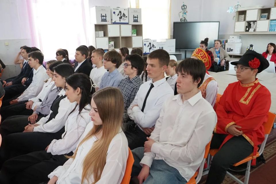 В Генической школе №1 стартовал проект "Ушаковские чтения" — совместная инициатива Правительства Республики Мордовия и Российского общества "Знание" В Генической школе №1 стартовал проект "Ушаковские чтения" — совместная инициатива Правительства Республики Мордовия и Российского общества "Знание"